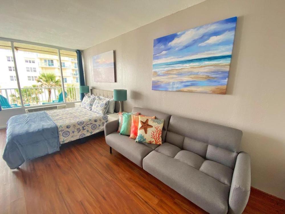 Superior Triple Room with Sea View interior