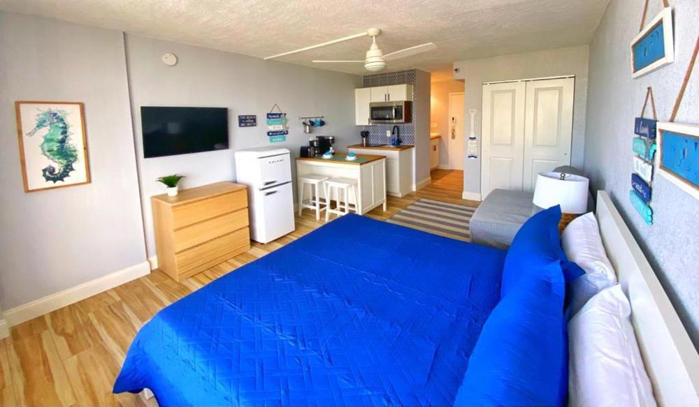 Studio with Sea View interior